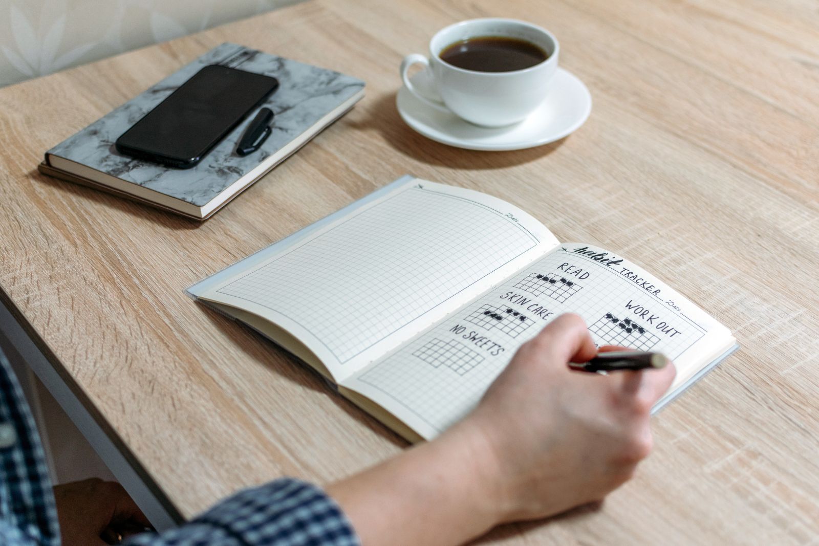 Planning a routine with a calendar and healthy habits